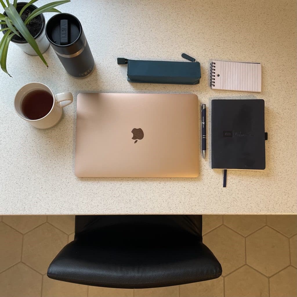 properly arranged office table